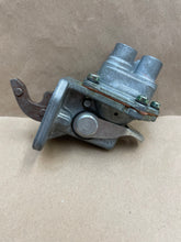 Load image into Gallery viewer, AC DELCO LIFT PUMP 461-333 BEDFORD 220, BLITZ, CF220, OPEL REKORD, OPEL BLITZ 4 BOLT MOUNT
